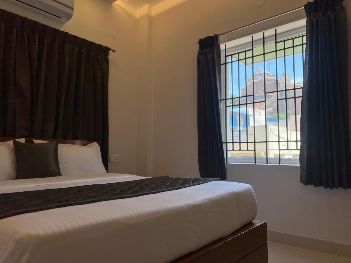 Le Hotel Host Tiruchirappalli Extérieur photo