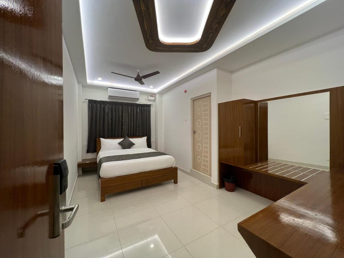Le Hotel Host Tiruchirappalli Extérieur photo