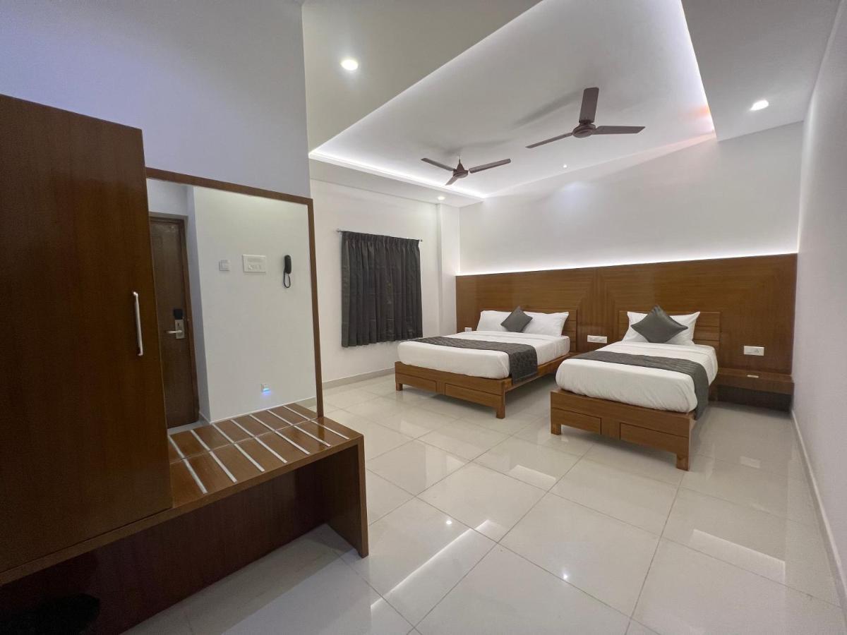 Le Hotel Host Tiruchirappalli Extérieur photo