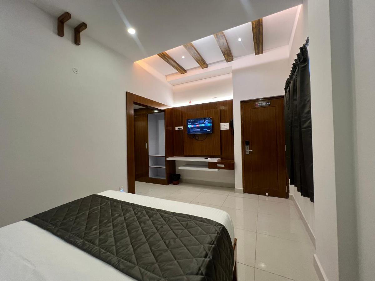 Le Hotel Host Tiruchirappalli Extérieur photo